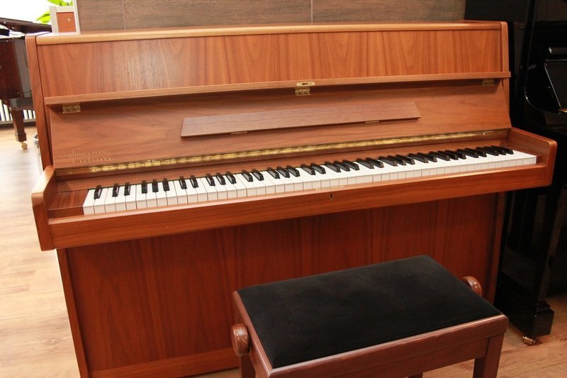 Nordiska, Mod. 104, nussbaum mittel Nordiska, Mod. 104, nussbaum mittel