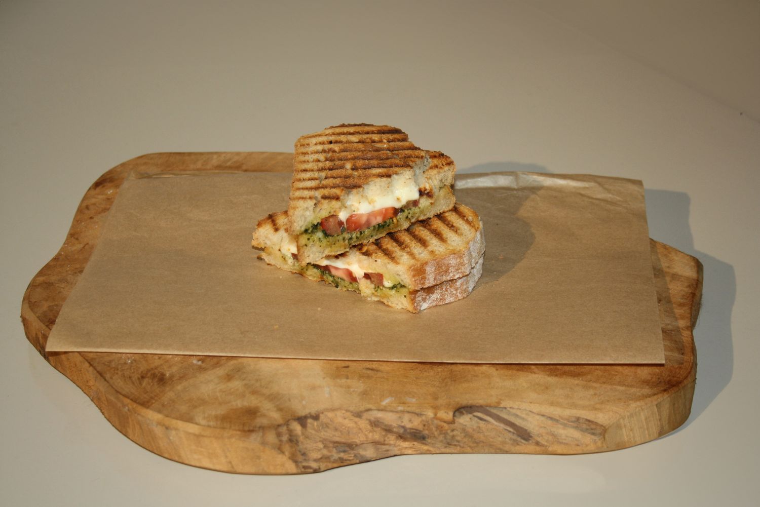 Desem Tosti Caprese