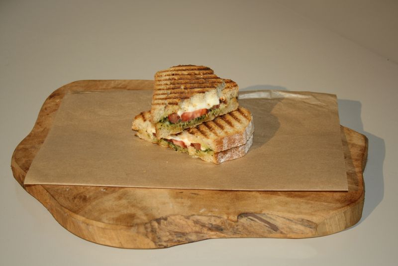 Desem Tosti Caprese