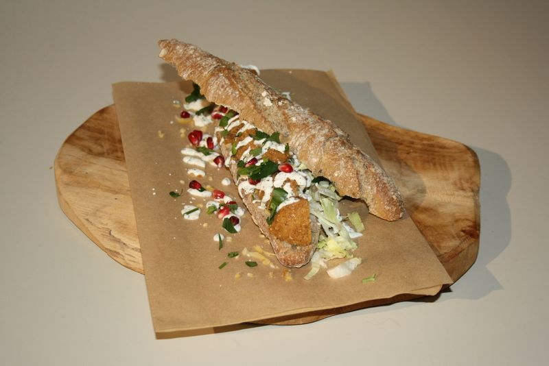 Broodje Hummus met Falafel