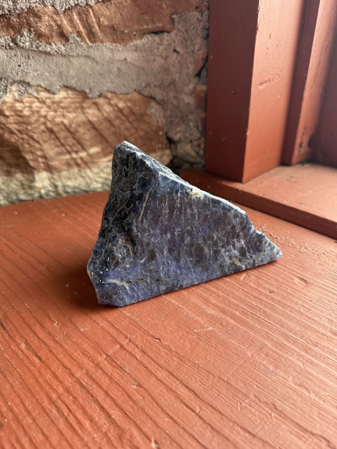 Sodalite Stand-Up