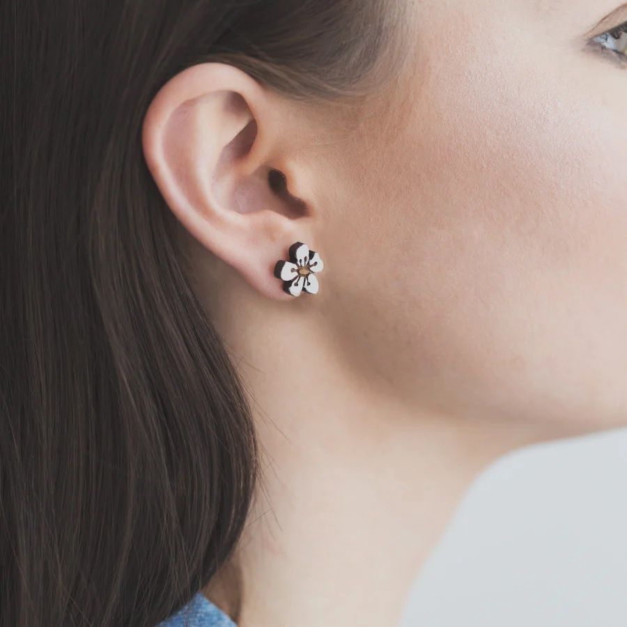 Natty Earrings, Style: Mānuka  White