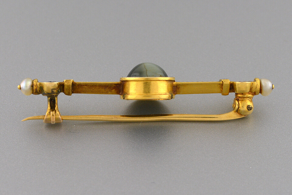 Chrysoberyl Cat's Eye Bar Pin