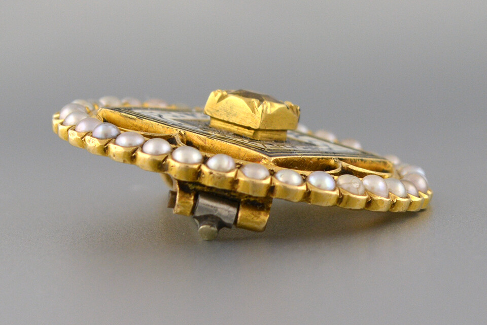 Delicate Circle Brooch