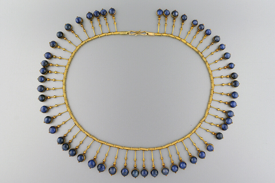Important Gold and Sapphire Fringe Necklace
