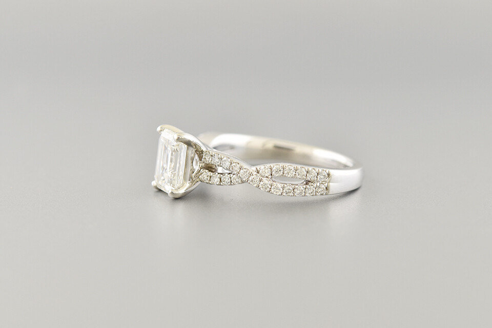Elegant Emerald Cut Engagement Ring