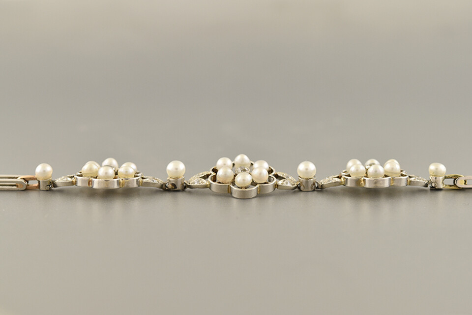 Floral Pearl Bracelet