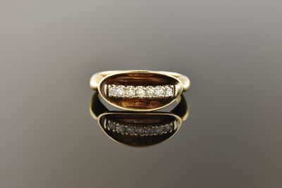 Concave Diamond Ring