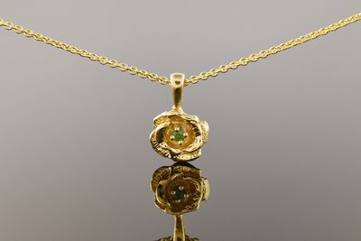 Yellow Gold Flower Pendant with Emerald