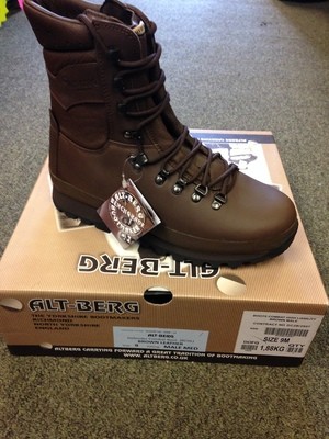 Altberg Defender Boots Size10 M (Mens)