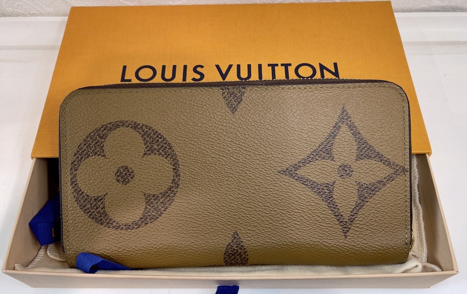 Louis Vuitton Zippy Reverse Wallet