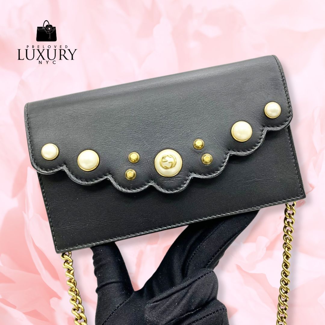 GUCCI Black Leather Wallet On Chain