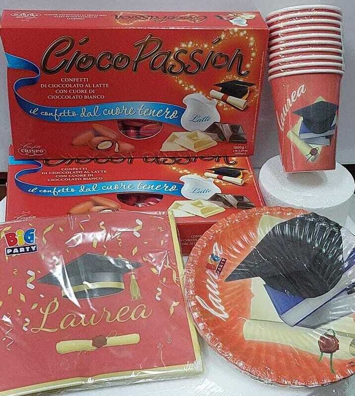 Crispo Confettata Laurea 2 kg Ciocopassion  Rossi per il Tuo Evento  Senza Glutine + 1 Confezione di Piatti,Bicchieri e Tovaglioli Laurea