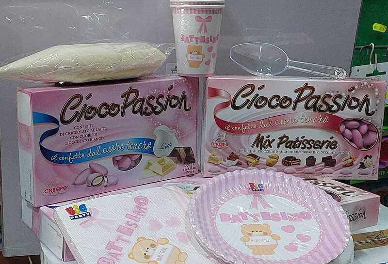 Crispo Kit Confettata Ciocopassion Battesimo 4 kg per il tuo Evento! 4 Pacchi Confetti Rosa senza Glutine (Gluten Free) + Palettina + 50 Conetti + Piatti, Bicchieri e Tovaglioli in Omaggio!