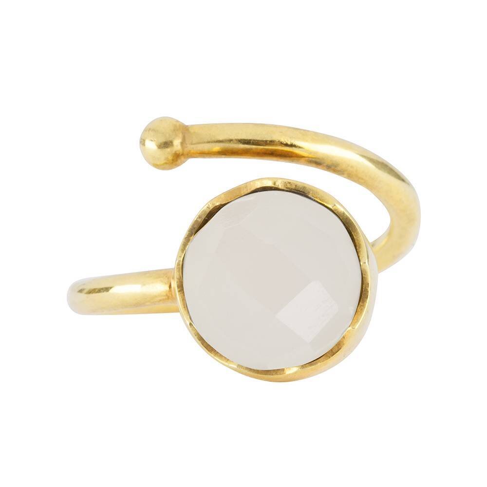 Gouden ring met Regenboog maansteen