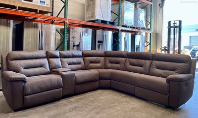 Kuka Home - Fletcher - 6-Piece Fabric Reclining Sectional - Brown
