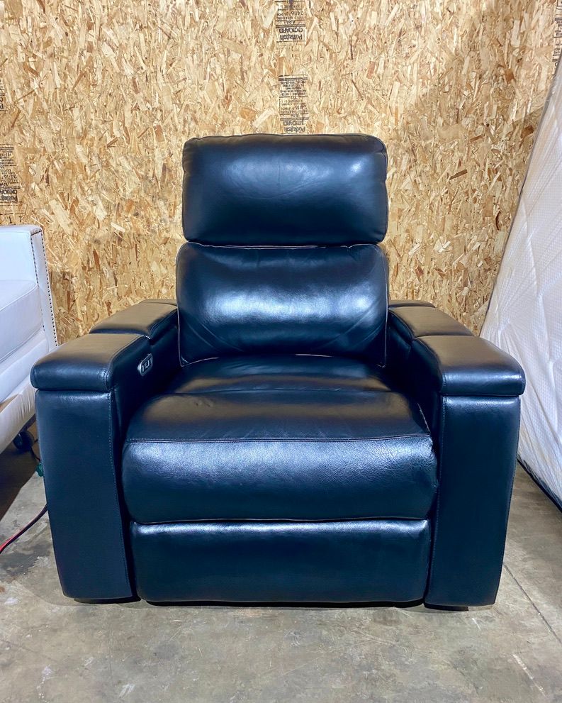 Pulaski - Home Theater Glider w/ Power Recliner &amp; Power Headrest - Leather - Black