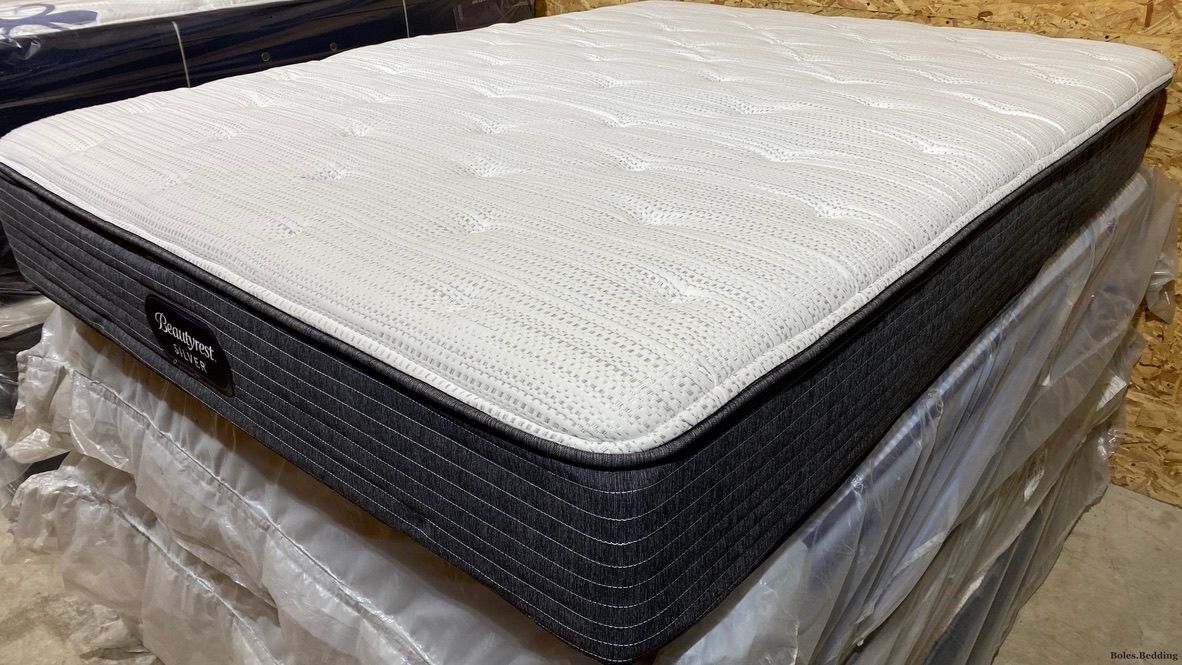 Beautyrest Silver BRS900 Queen Mattress Medium Firm 12”