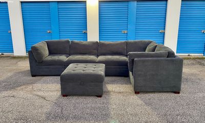 Thomasville - Tisdale Collection - 6-Piece Modular Sectional w/ Storage Ottoman - Dark Gray