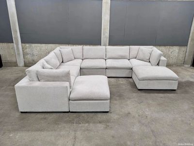 Thomasville - Lowell - 8-Piece Modular Sectional w/ 2 Ottomans - Light Gray