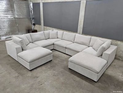 Thomasville - Lowell - 8-Piece Modular Sectional w/ 2 Ottomans - Light Gray