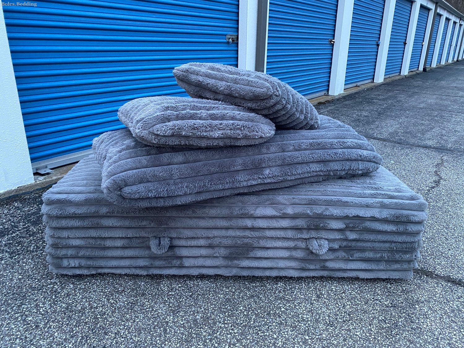 Thomasville - Wills - Footboard Bed Bench / Storage Ottoman w/ Body Pillow &amp; Accent Pillows - Gray