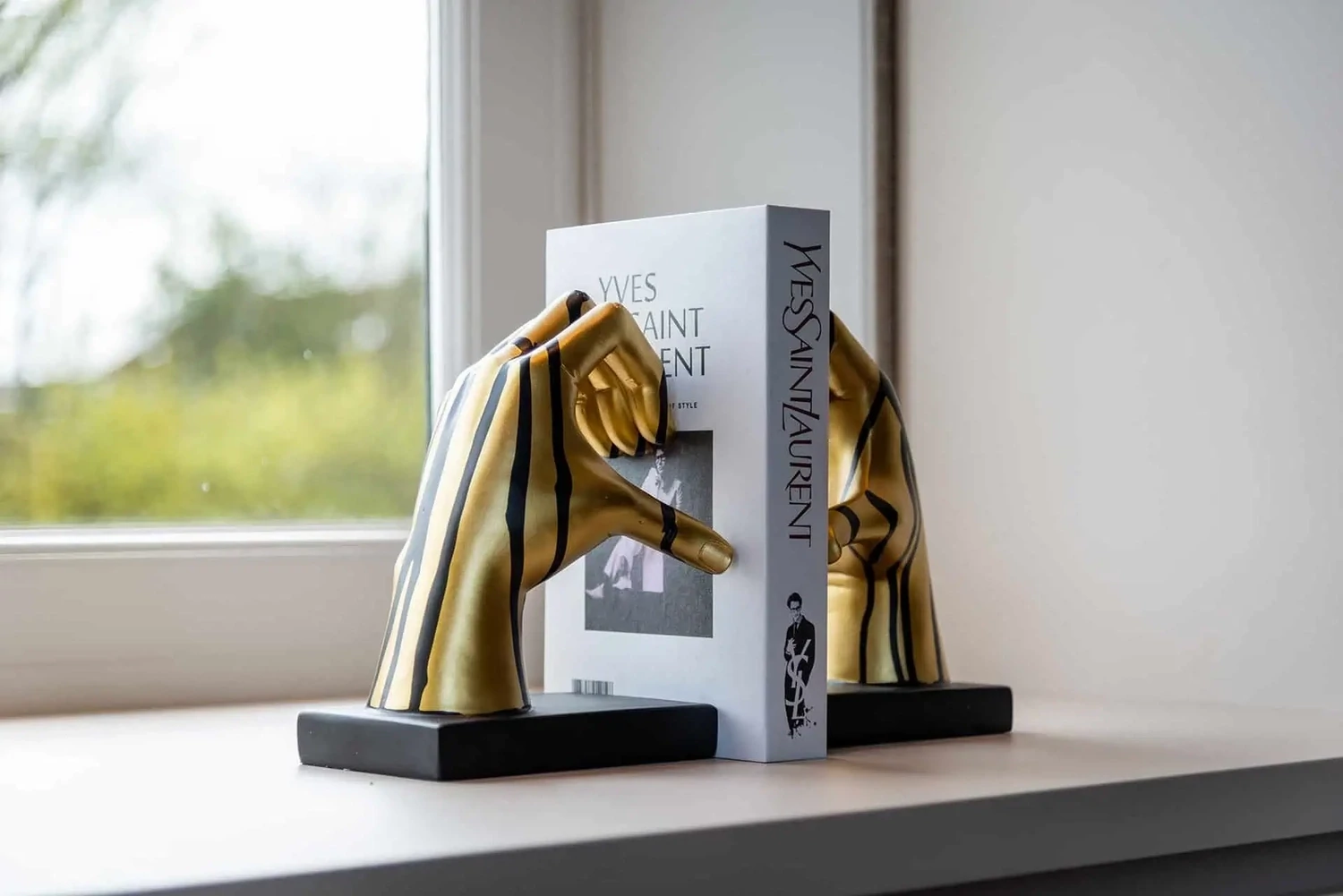Boekenstandaard Love (Black/gold)