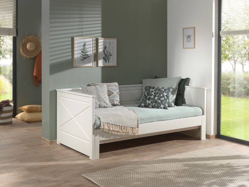 Pine closed with a pull-out system (90-180x200cm)