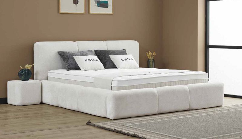 Esila met matras en opbergruimte