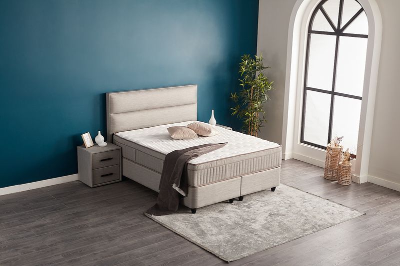 Suna met matras en opbergruimte