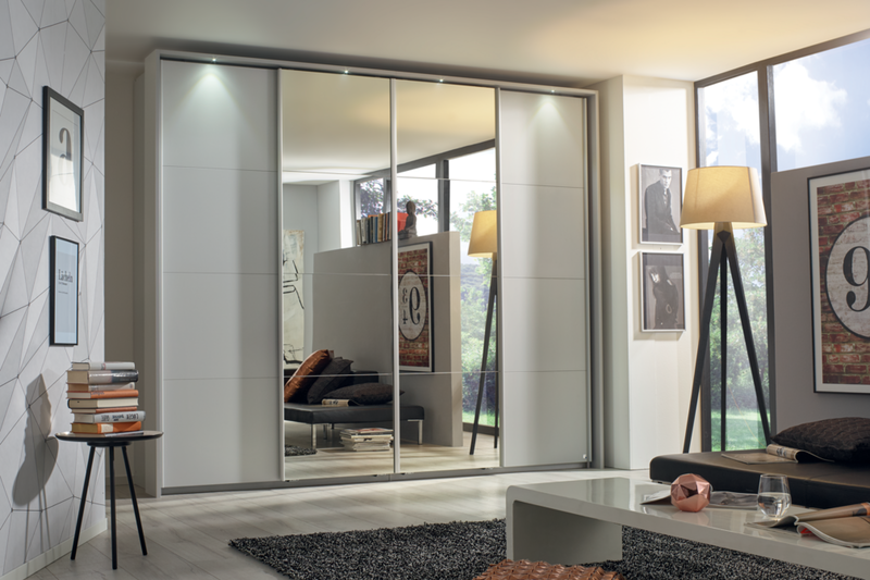 Syncrono avec 4 portes coulissantes : 2 mat / 2 portes miroir