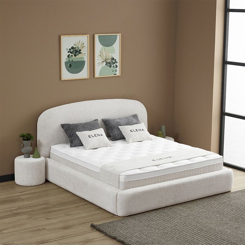 Elena avec matelas et rangement