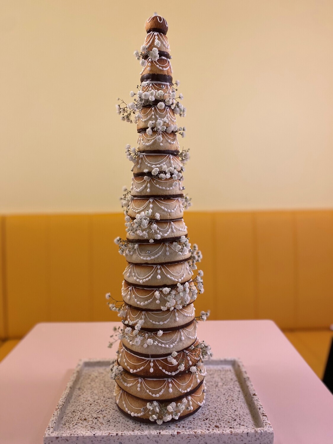 Brúðar kransakøka við 18 ringa