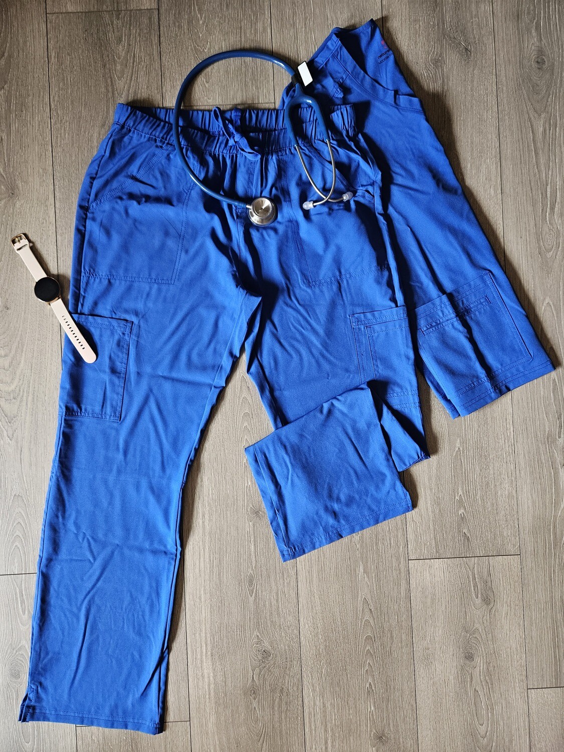 Women&#39;s Cool Stretch V-Neck Cargo Set Royal Blue