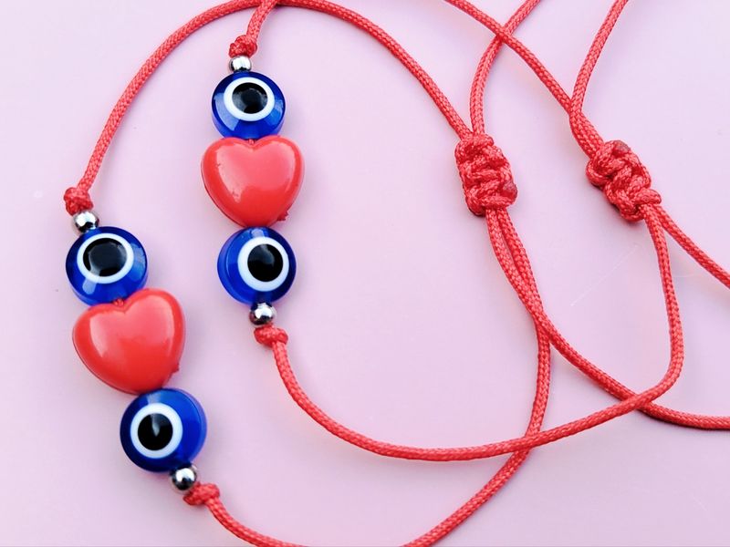 Pulserita corazón ojitos turcos