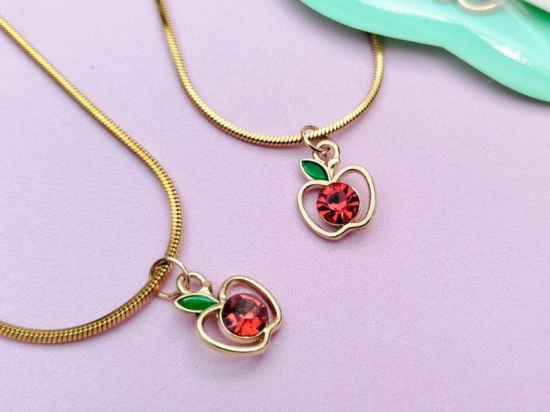 Collar y dije manzana - Día del maestro
