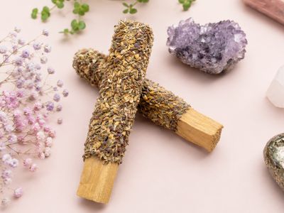 Palo santo con hierbas