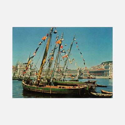 Postal Embarcações Típicas no Tejo