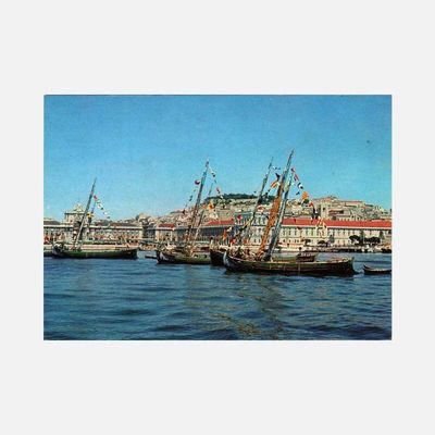 Postal Embarcações Típicas no Tejo