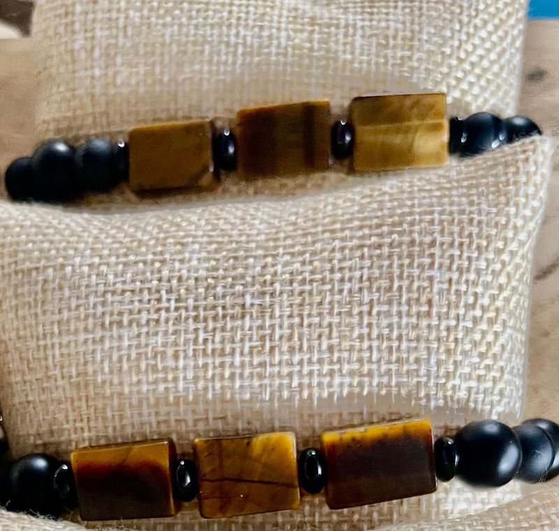 Men’s tigereye and onyx bracelet
