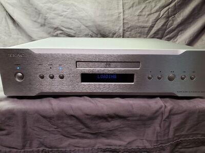 スペシャル特典 4008839168.jpg ポータブルCDプレーヤー