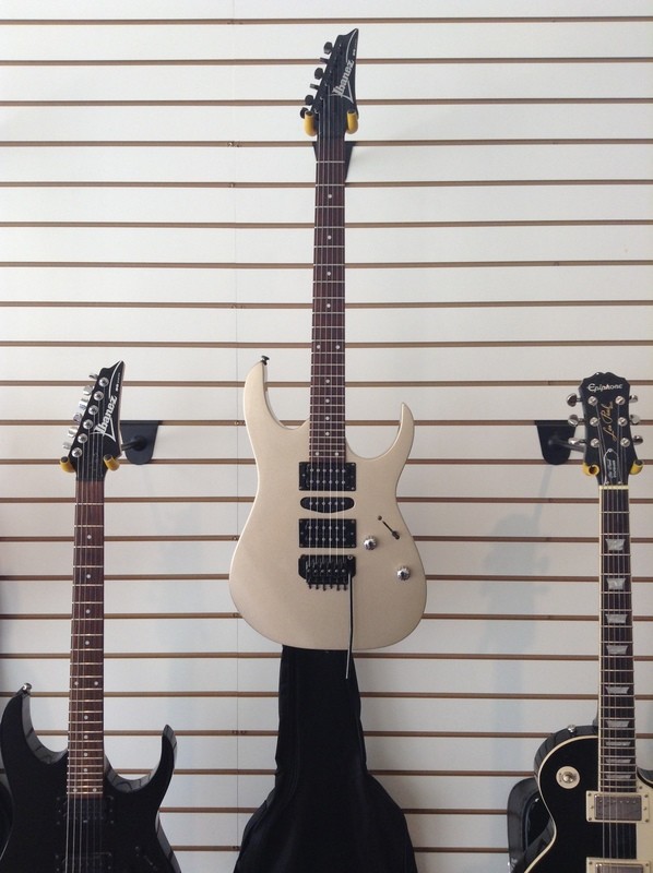 Ibanez RG 170B. Gig bag included