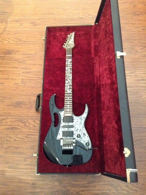 Ibanez Jem 555 BK Jem jr (with Ibanez hard shell case)