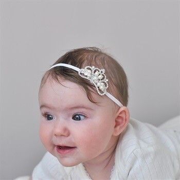 Babypynt hårbånd i hvid med krone