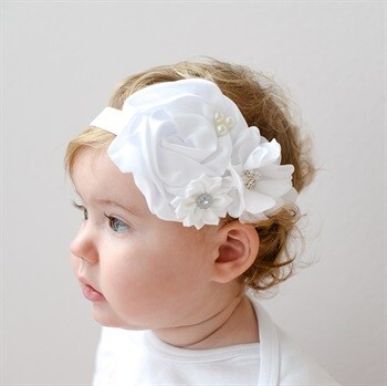 Babypynt hårbånd i hvid med perler og blomster