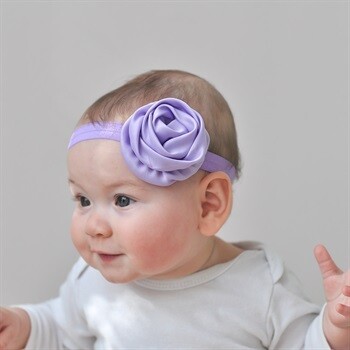 Babypynt hårbånd i creme hvid eller lilla med rose