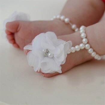 Babypynt barfodssandal i hvid med perler