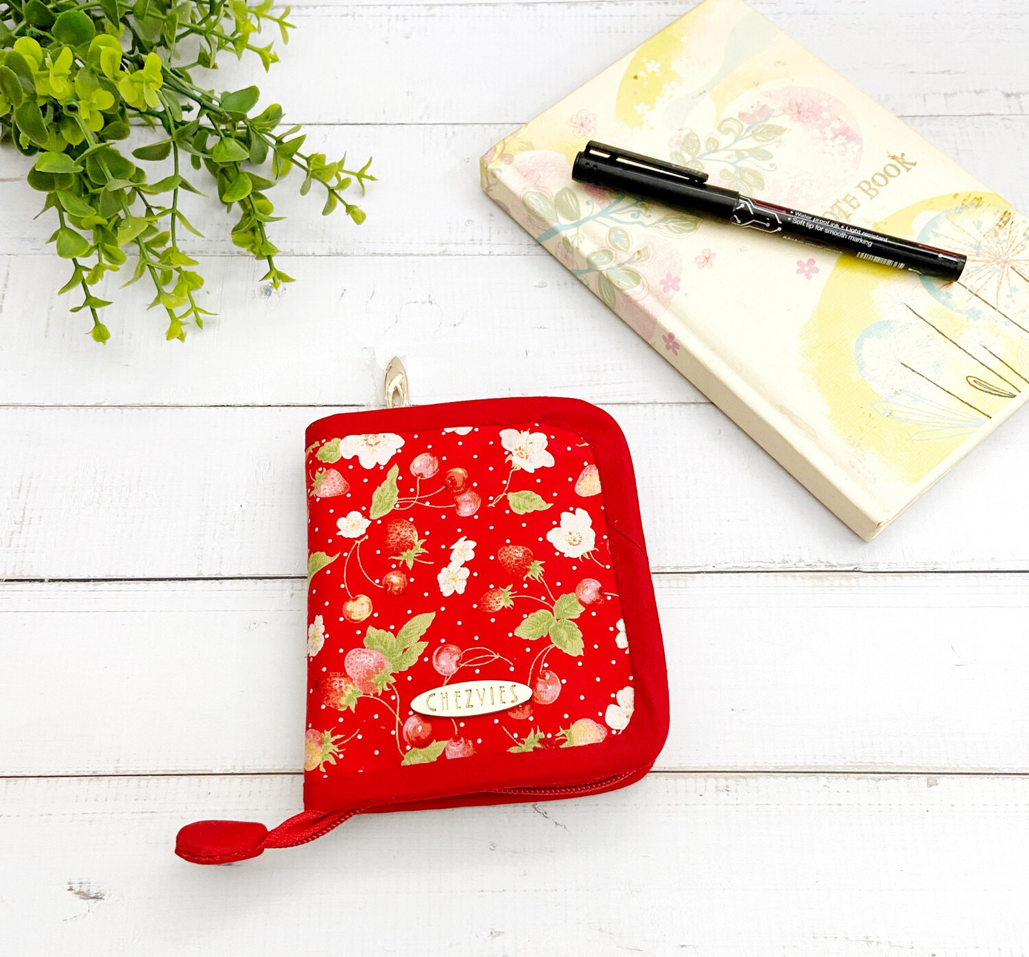 Small Zipper Wallet - Red Strawberry