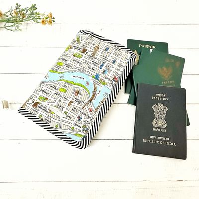 Travel Wallet Organizer for 4 with Multiple Cardholders - New York Map