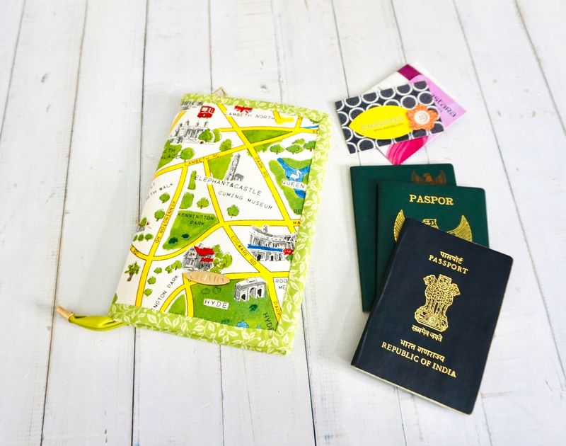 London Theme Passport Wallet - Green